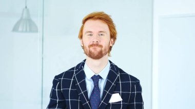 Evet, Kızıl saçlı işadamı teklifi, kabul kabul