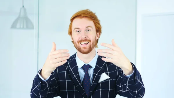 Redhead Businessman Invito al lavoro, invito Gesto — Foto Stock