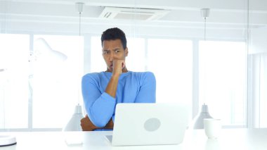 Afro-Amerikan adam sonuçları, iş yerinde sürpriz tarafından hayran