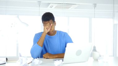 Üzgün üzgün Afro-Amerikan adam sorunları