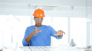 Yaratıcı Afro-Amerikan mühendis hayal yeni fikirler ve planları