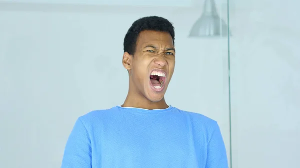 Portrait of Screaming Upset Afro-American Man — Stock Photo, Image