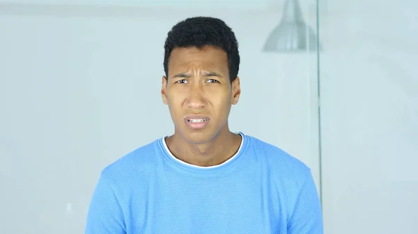 Portrait of Angry Yelling Afro-American Man toward Camera — Stock Photo, Image