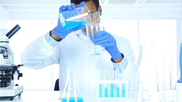 Ölçek kimyasal reaksiyon laboratuvar için dökme araştırma bilim adamı