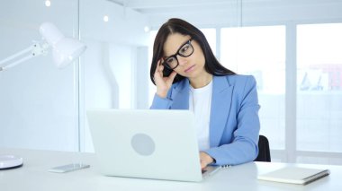 İşkadını baş ağrısı, gerginlik ve stres