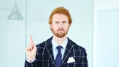 Hayır, parmak, inkar sallayarak tarafından teklif reddetme Redhead işadamı