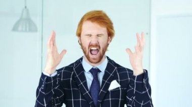 Office çığlık üzgün adam portresi