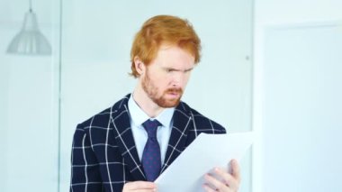 Paperwok, Office Douments iş, kırmızı tüyler okuma