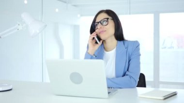 Telefon, genç işkadını uzman arama iş yerinde söz