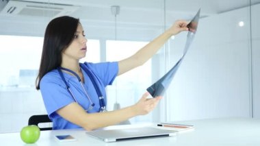 Doktor hasta, sağlık hakkında tartışmaya ile konuşmak