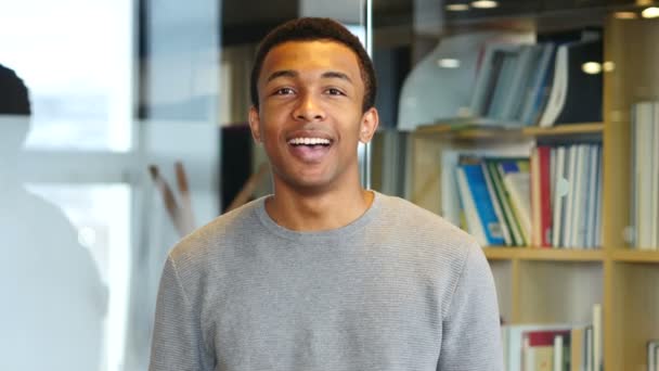 Shaking Head Agree Yes Afro American Man Portrait — Stock Video