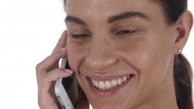 Yüz yakın çekim Latin kadın konuşma üstünde hareket eden telefon