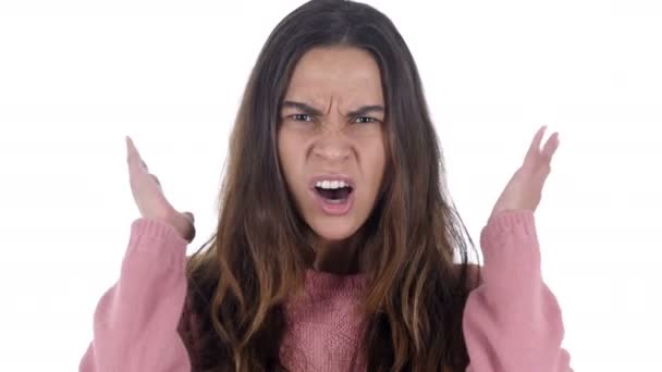 Pracovní Latin holka naštvaný ztrátou, bílé pozadí — Stock video