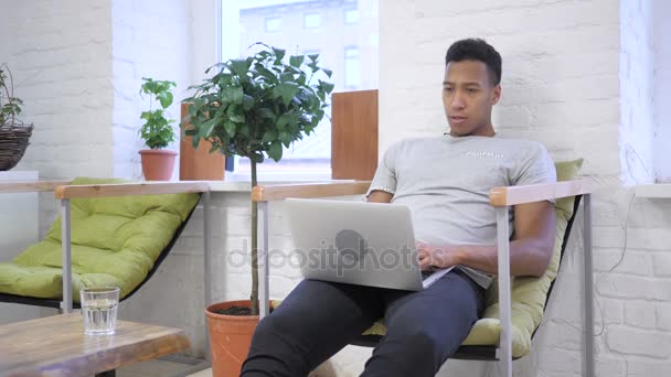 Angry African Designer Working on Laptop, Frustrated — Stock Video