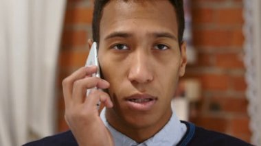 Cep telefonu, müzakere konuşan konuşkan Afrika adam