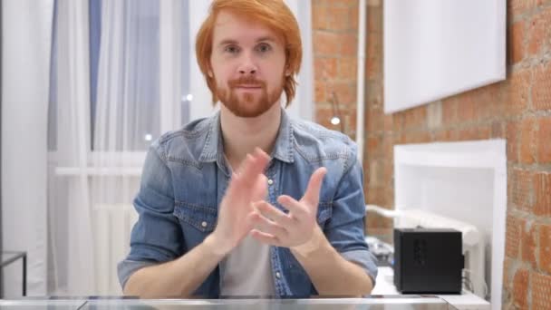 Portrait d'applaudir HappyRedhead Barbe homme, applaudissements — Video