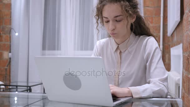 Mature Female Brainstorming for Online Work on Laptop In Office — Stock Video