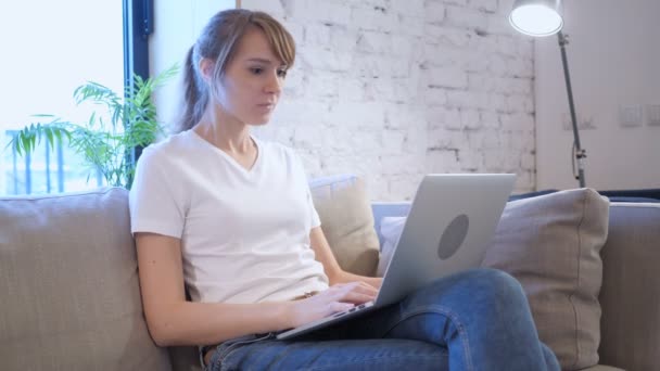 Woman Sad for Failure, Working on Laptop — Stock Video