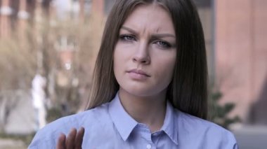 Jest yetişkin adam, inkar ve reddetme tarafından durdurmak