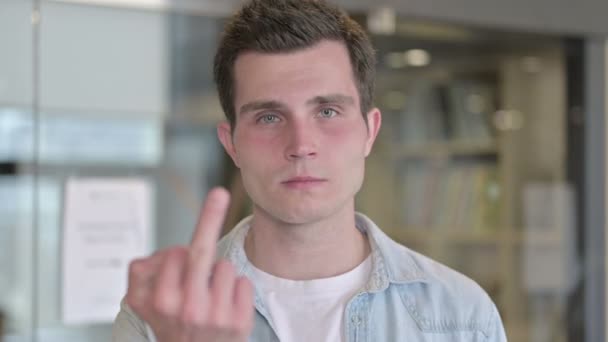 Portret van Annoyed Young Male Designer met Middle Finger — Stockvideo