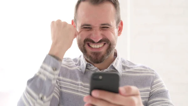 Excited Man Cheering Success on Smartphone — Stock Photo, Image