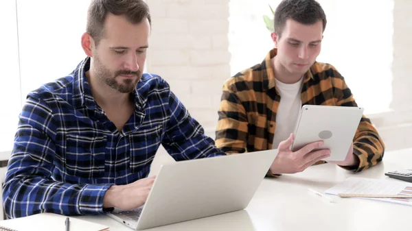 Creative People Busy Using Digital Devices — Stock Photo, Image