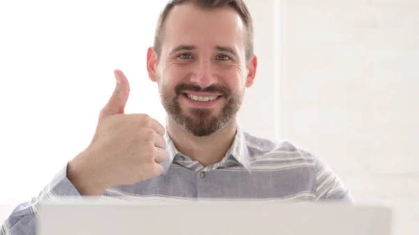 Thumbs Up by Casual Man Looking at Camera — Stock Photo, Image