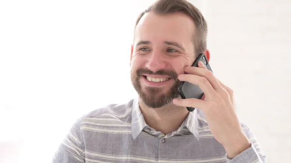 Happy Man Talking on Phone for Work — Stock Photo, Image