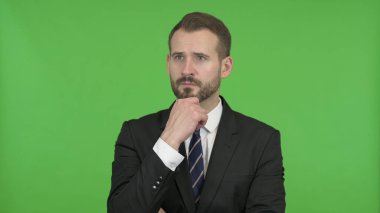 Hırslı İşadamı Chroma Key karşı bir şey düşünme