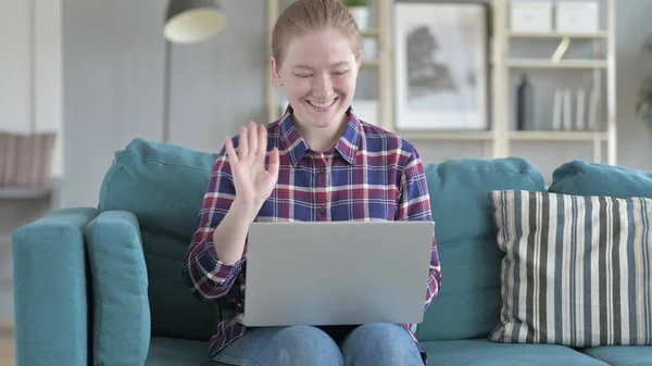 The Young Woman video Calling on Laptop — Stock Photo, Image