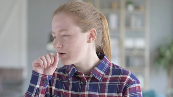 The Close Up of Young Woman Coughing — Stock Photo, Image