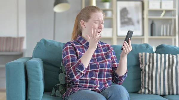 Genç Kadın Başarısız Online Alışveriş yapıyor