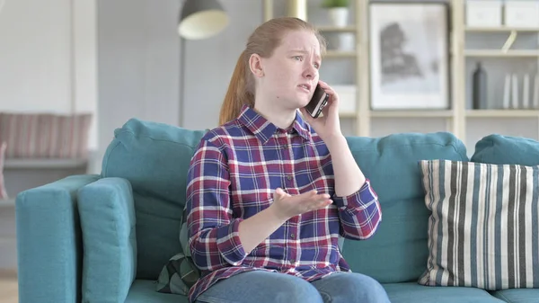 The Young Woman getting Angry on phone — Stock Photo, Image