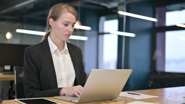 Attractive Young Businesswoman Standing up and Going Away — Stock Video