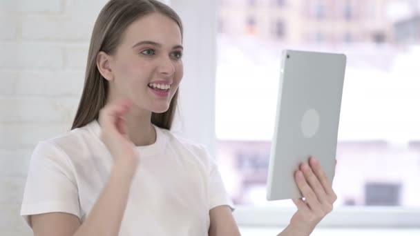 Portrait of Beautiful Young Woman doing Video Chat on Tablet — Stok Video