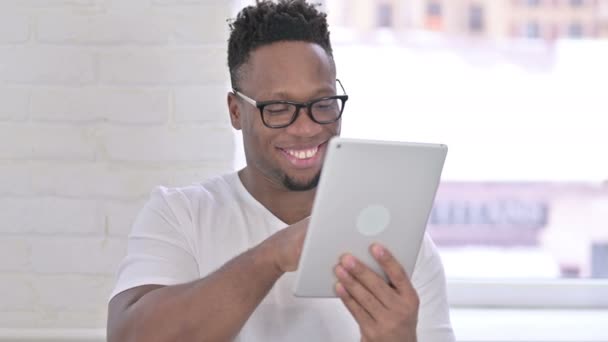 Portrait of Serious Casual African Man using Tablet — Stock Video