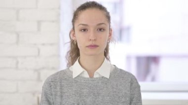 Heyecanlı Güzel Latin Kadın Portresi 