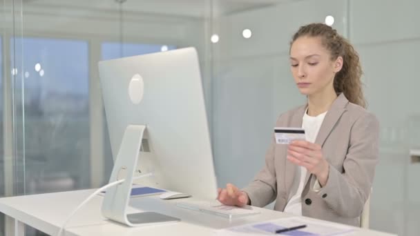 Young Businesswoman Celebrating Online Payment Success on Desk Top — Stock Video