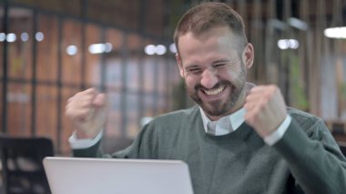 Başarılı Adamın Yakın Çekimi Festivalle Kutlanıyor