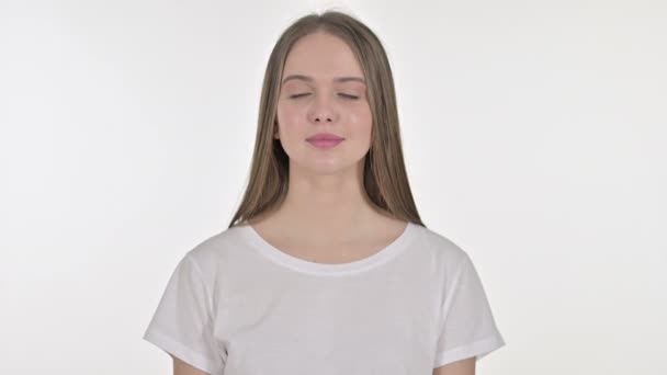 Palec dolů krásná mladá žena, bílé pozadí — Stock video