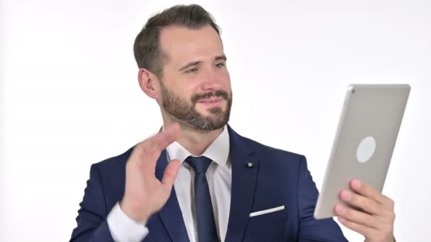 Empresário fazendo Video Chat no Tablet, Fundo Branco — Vídeo de Stock