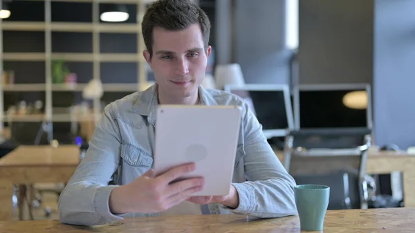 The Focused Young Male Designer using Tablet in Modern Office — Stock Photo, Image