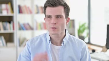 Fırsat Arayan Genç Adam