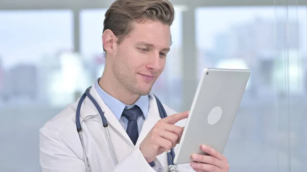 Portrait of Serious Young Male Doctor Using Tablet — Stock Photo, Image