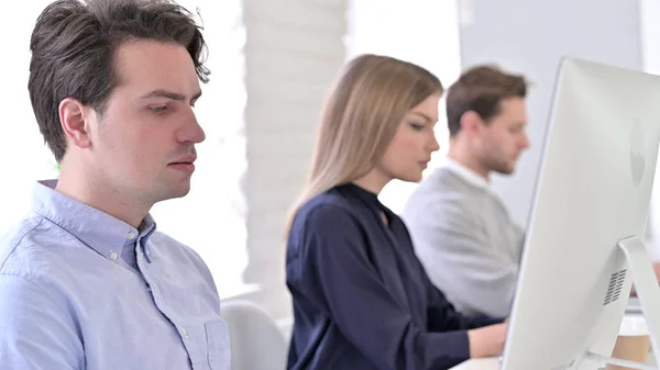 Start-up-Team mit Laptops im modernen Büro — Stockfoto