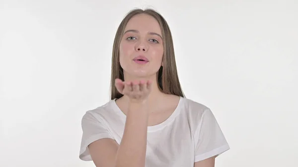 Retrato de bela jovem mulher dando Flying Kiss — Fotografia de Stock