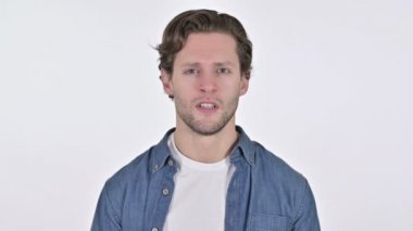 Telaşlı Genç Adam Bağırıyor, Beyaz Arkaplanda Çığlık atıyor