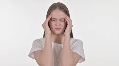 Yorgun ve güzel genç bir kadının baş ağrısı portresi
