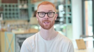 Neşeli Kızıl Adam 'dan Ok' un Portresi İmza