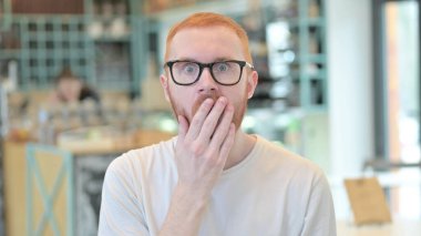 Hayretler içinde, Şok İçinde Kızıl Adam